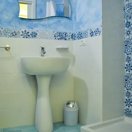 Luiro فندق مبيت وإفطار *